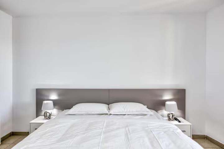 Apartamento Con Vistas A Mar Y Canal. إمبوريابرافا المظهر الخارجي الصورة