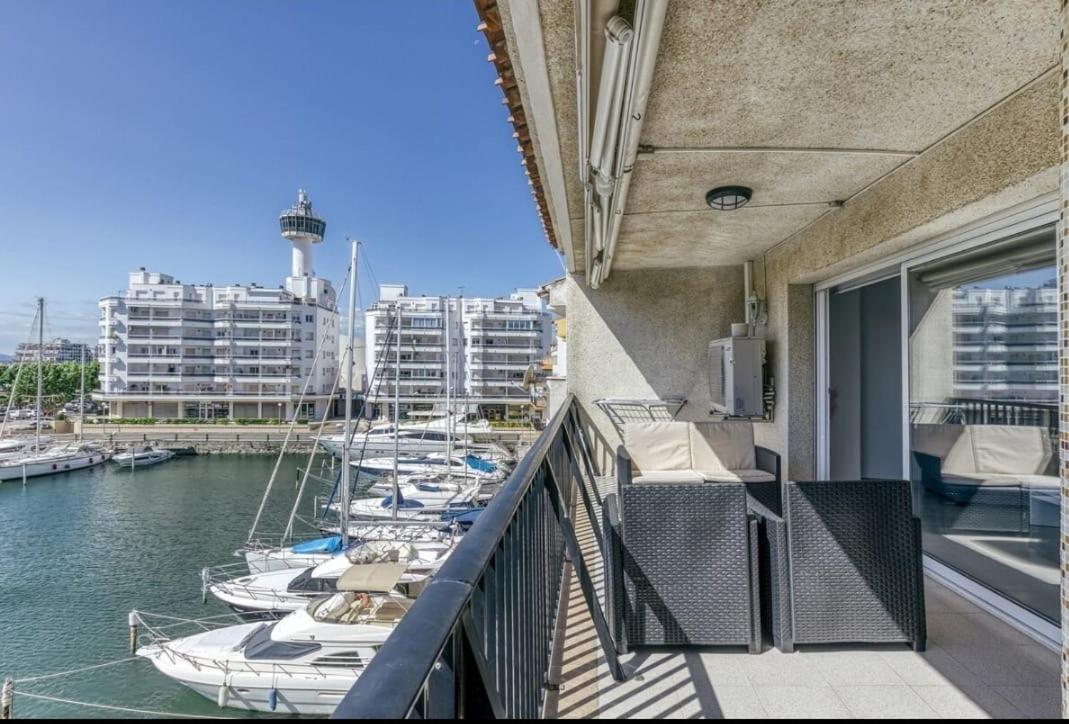 Apartamento Con Vistas A Mar Y Canal. إمبوريابرافا المظهر الخارجي الصورة